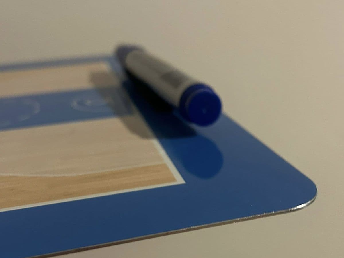 Détail du tableau en aluminium (finition, marqueur)